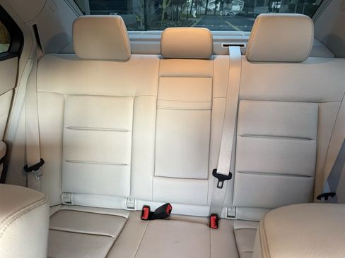 Used 2014 Mercedes-Benz E 350 Sedan image 28