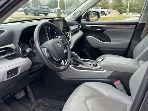 Used 2020 Toyota Highlander Limited image 6