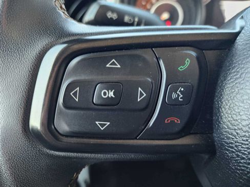 Used 2025 Jeep Gladiator Sport AWD/4WD image 18