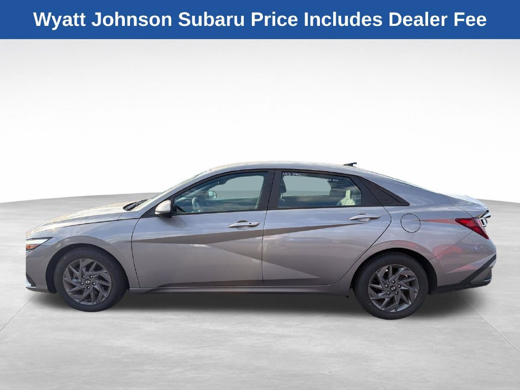 Used 2024 Hyundai Elantra SEL FWD image 3
