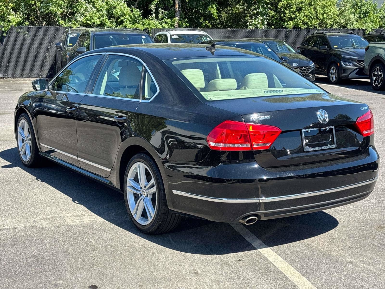 Used 2014 Volkswagen Passat TDI SEL Premium FWD image 4