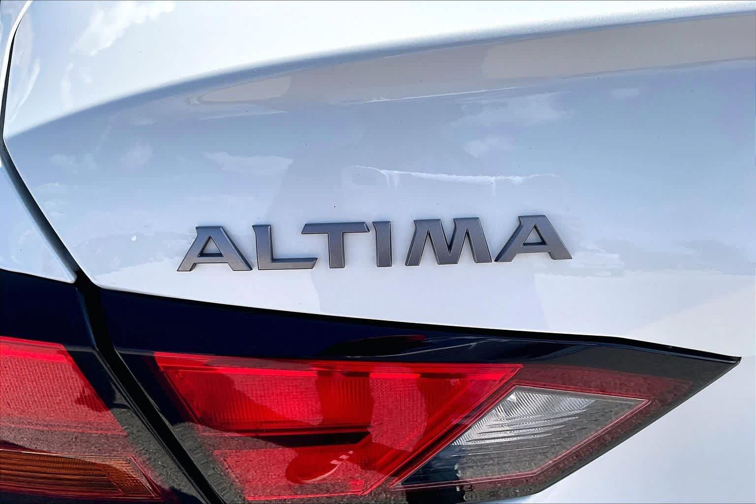 Used 2024 Nissan Altima 2.5 SV w/ SV Premium Package FWD image 10