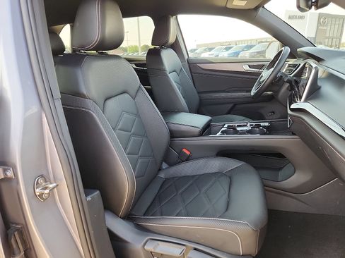 Certified 2025 Volkswagen Atlas Cross Sport SE FWD image 15