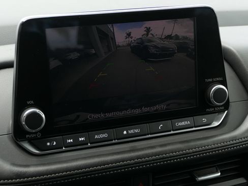 Used 2024 Nissan Rogue SV FWD image 16