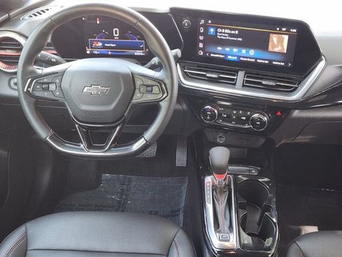 Used 2024 Chevrolet Trax RS FWD image 27