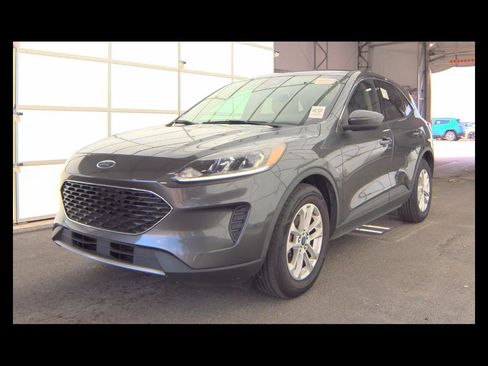 Used 2020 Ford Escape SE image 1