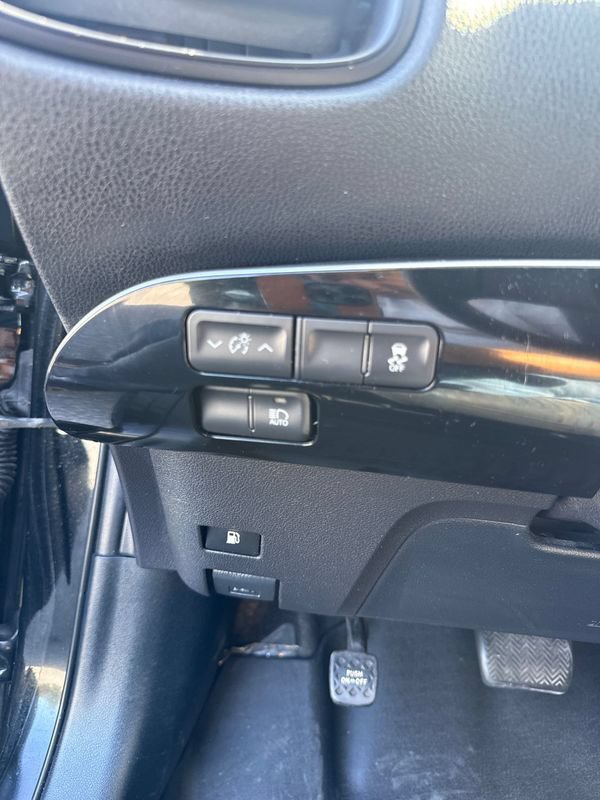 Used 2017 Toyota Prius Two w/ Carpet Mat Package FWD image 18