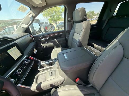 New 2026 GMC Sierra 2500 Denali w/ Denali Reserve Package AWD/4WD image 17