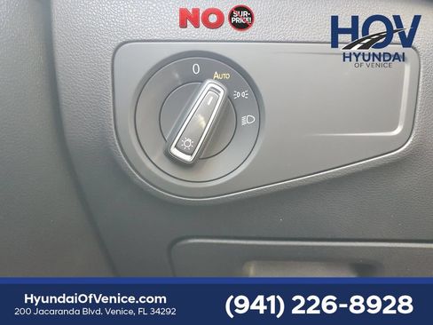 Used 2018 Volkswagen Tiguan SE AWD/4WD image 28