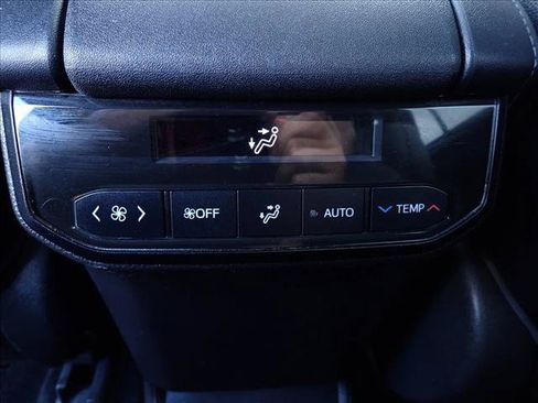 Used 2021 Toyota Highlander XLE AWD/4WD image 11