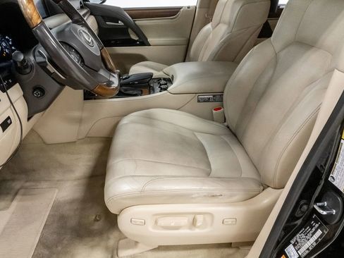 Used 2017 Lexus LX 570 4WD image 11