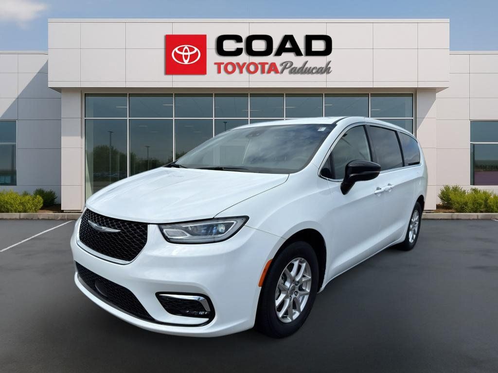 Used 2025 Chrysler Pacifica Select FWD image 1