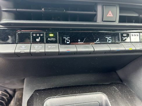 Used 2024 Toyota Crown AWD/4WD image 25
