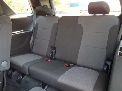 Used 2023 Chevrolet Traverse LT FWD image 12