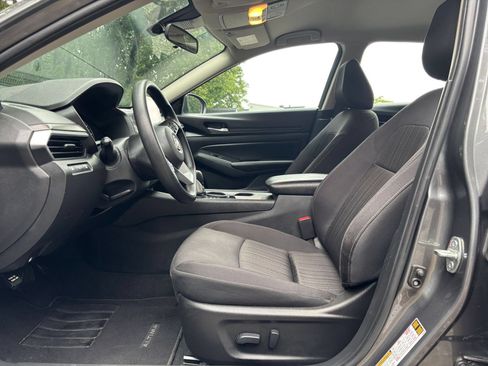 Used 2025 Nissan Altima 2.5 SV FWD image 22