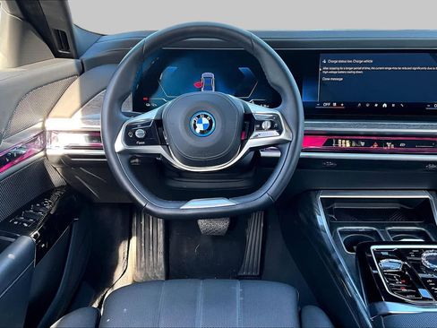 Used 2025 BMW i7 xDrive60 RWD image 5
