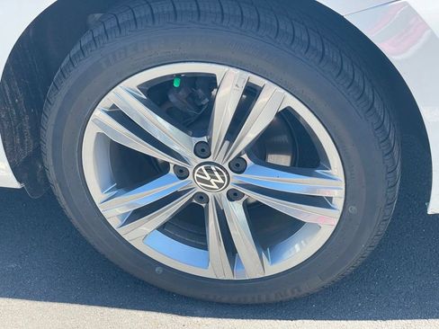 Certified 2023 Volkswagen Jetta SE FWD image 28