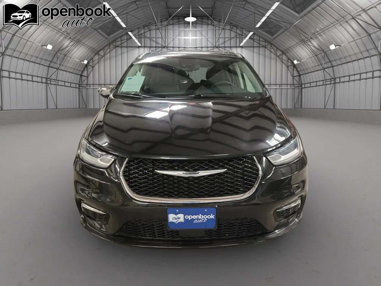 Used 2023 Chrysler Pacifica Limited FWD image 2