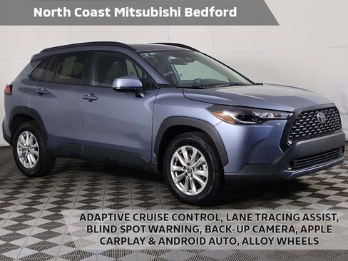 Used 2024 Toyota Corolla Cross LE image 1