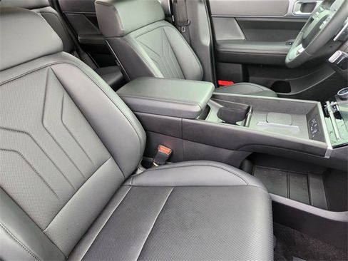 Certified 2025 Hyundai Santa Fe SEL image 10