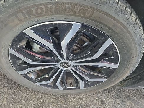 Used 2024 Toyota Crown AWD/4WD image 10