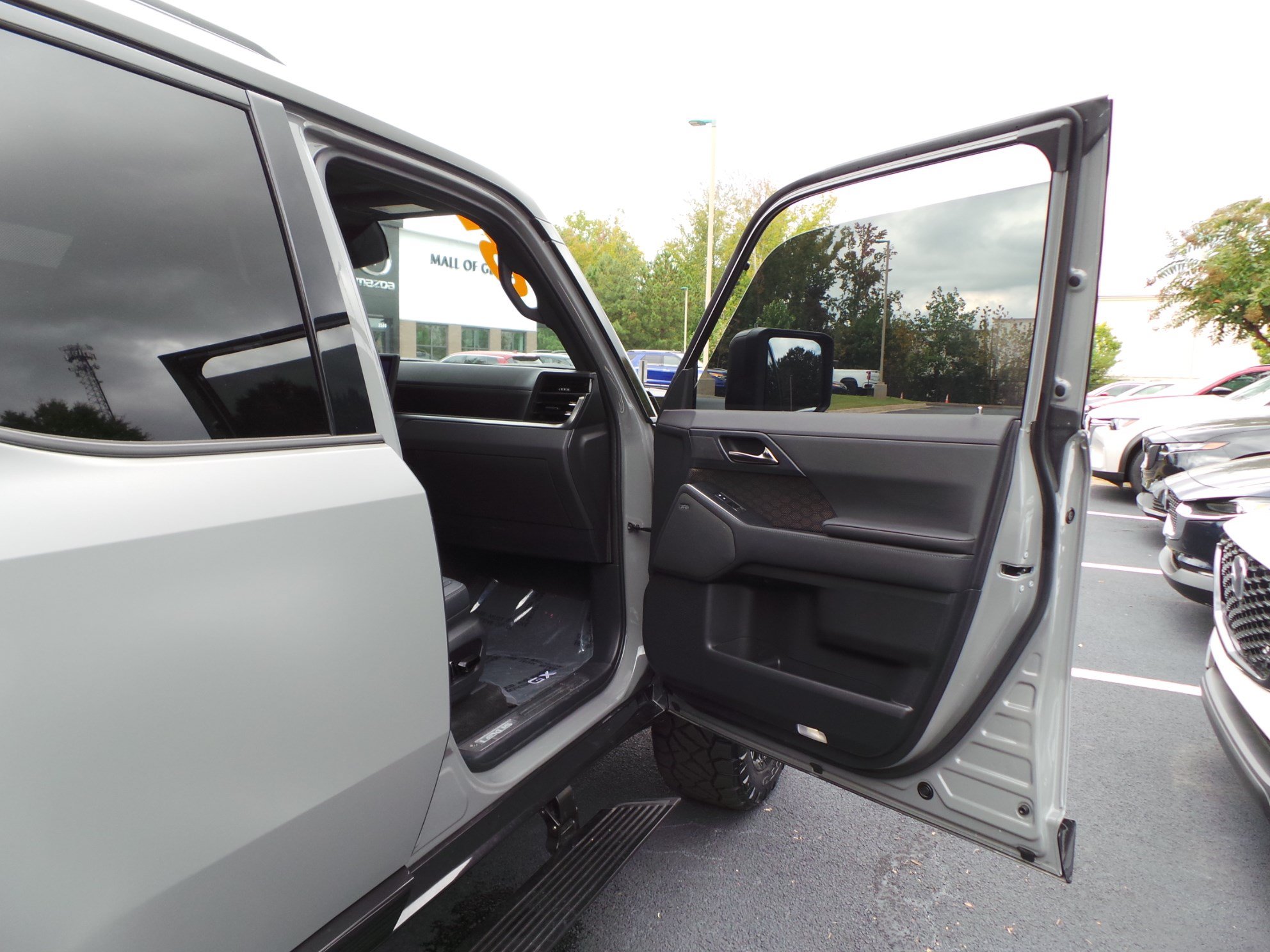 Used 2025 Lexus GX 550 w/ Accessory Package (2T) AWD/4WD image 50