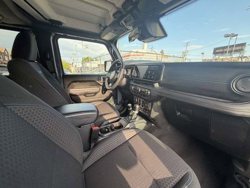 Used 2025 Jeep Wrangler Unlimited Rubicon 4xe AWD/4WD image 23