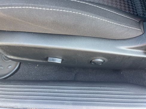 Used 2023 Dodge Challenger R/T image 9