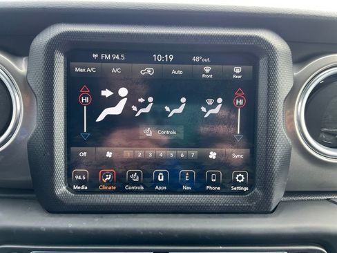 Used 2018 Jeep Wrangler Unlimited Sahara image 17