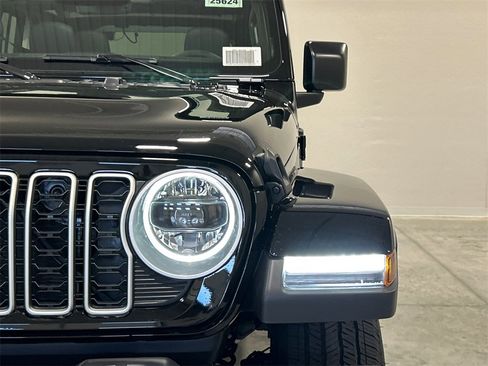 New 2025 Jeep Wrangler Sahara image 10