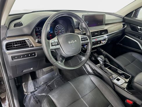 Certified 2022 Kia Telluride EX w/ EX Premium Package AWD/4WD image 9