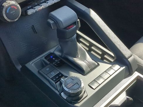 Used 2025 Toyota Tacoma TRD Off-Road image 19