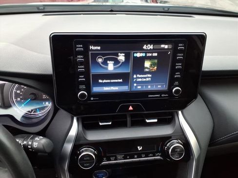 Used 2022 Toyota Venza LE image 21