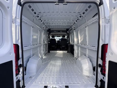Used 2025 RAM ProMaster 2500 w/ Storage Group image 6