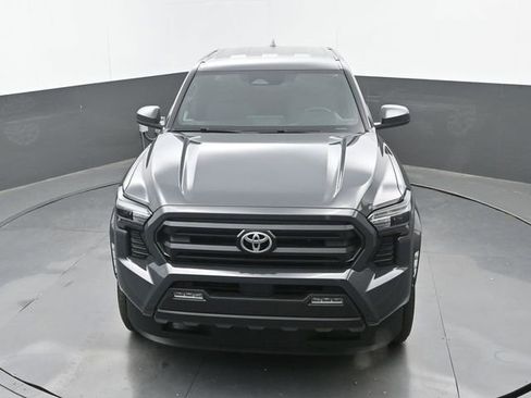 Used 2025 Toyota Tacoma SR5 image 27