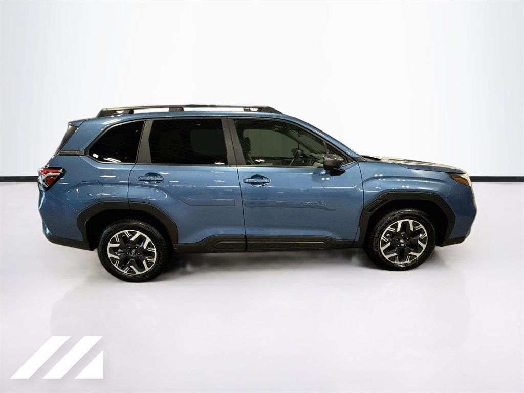 Used 2025 Subaru Forester Premium AWD/4WD image 4
