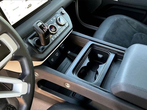 Used 2020 Land Rover Defender 110 SE image 18
