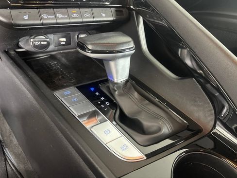 Used 2023 Hyundai Elantra Limited FWD image 17