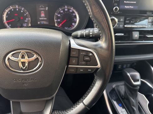Used 2022 Toyota Highlander LE image 27