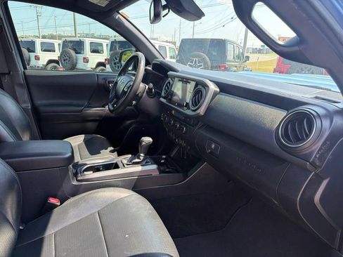 Used 2019 Toyota Tacoma TRD Sport AWD/4WD image 27