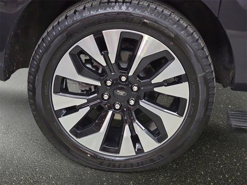 Used 2025 Ford Expedition Max Platinum w/ Driver's Package image 37