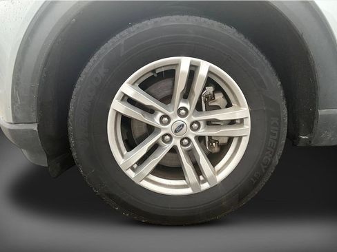 Used 2024 Ford Explorer XLT w/ Equipment Group 202A AWD/4WD image 34