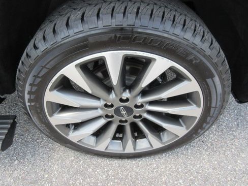 Used 2021 Lincoln Navigator Reserve w/ Luxury Package AWD/4WD image 11