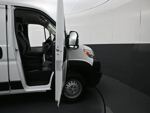Used 2025 RAM ProMaster 2500 w/ Convenience Group FWD image 9