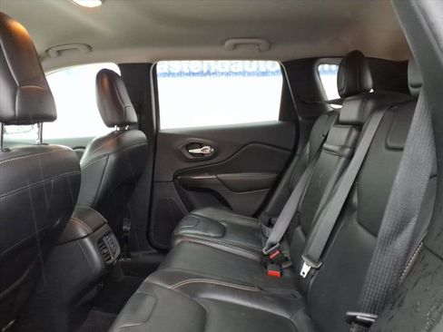 Used 2016 Jeep Cherokee Limited image 11