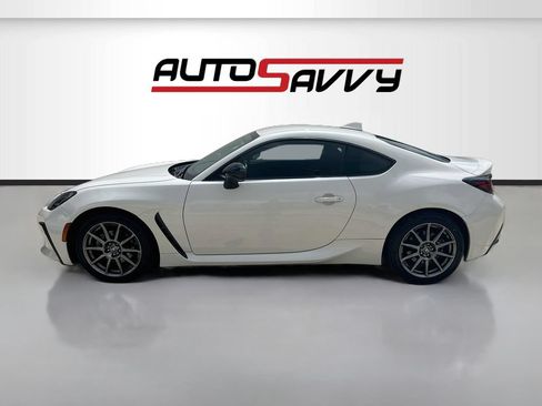 Used 2022 Toyota GR86 RWD image 4