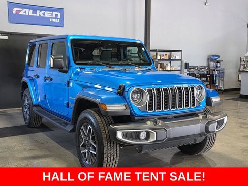 Used 2024 Jeep Wrangler Unlimited Sahara w/ Technology Group AWD/4WD image 3