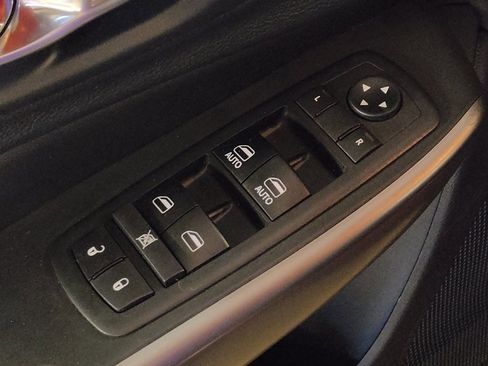 Used 2019 Jeep Cherokee Limited w/ Luxury Group FWD image 27