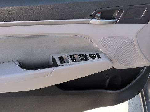 Used 2017 Hyundai Elantra SE w/ SE A/T Tech Package 03 image 12