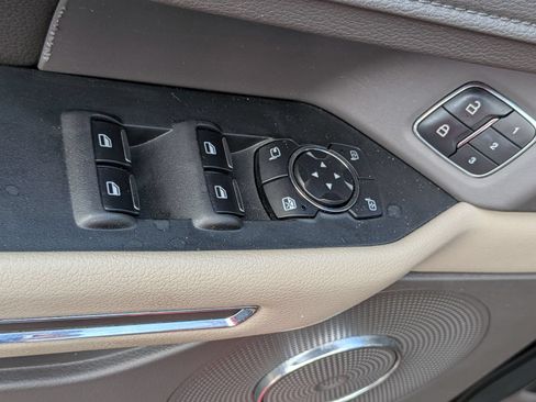 Used 2019 Ford Expedition XLT w/ Equipment Group 202A AWD/4WD image 14